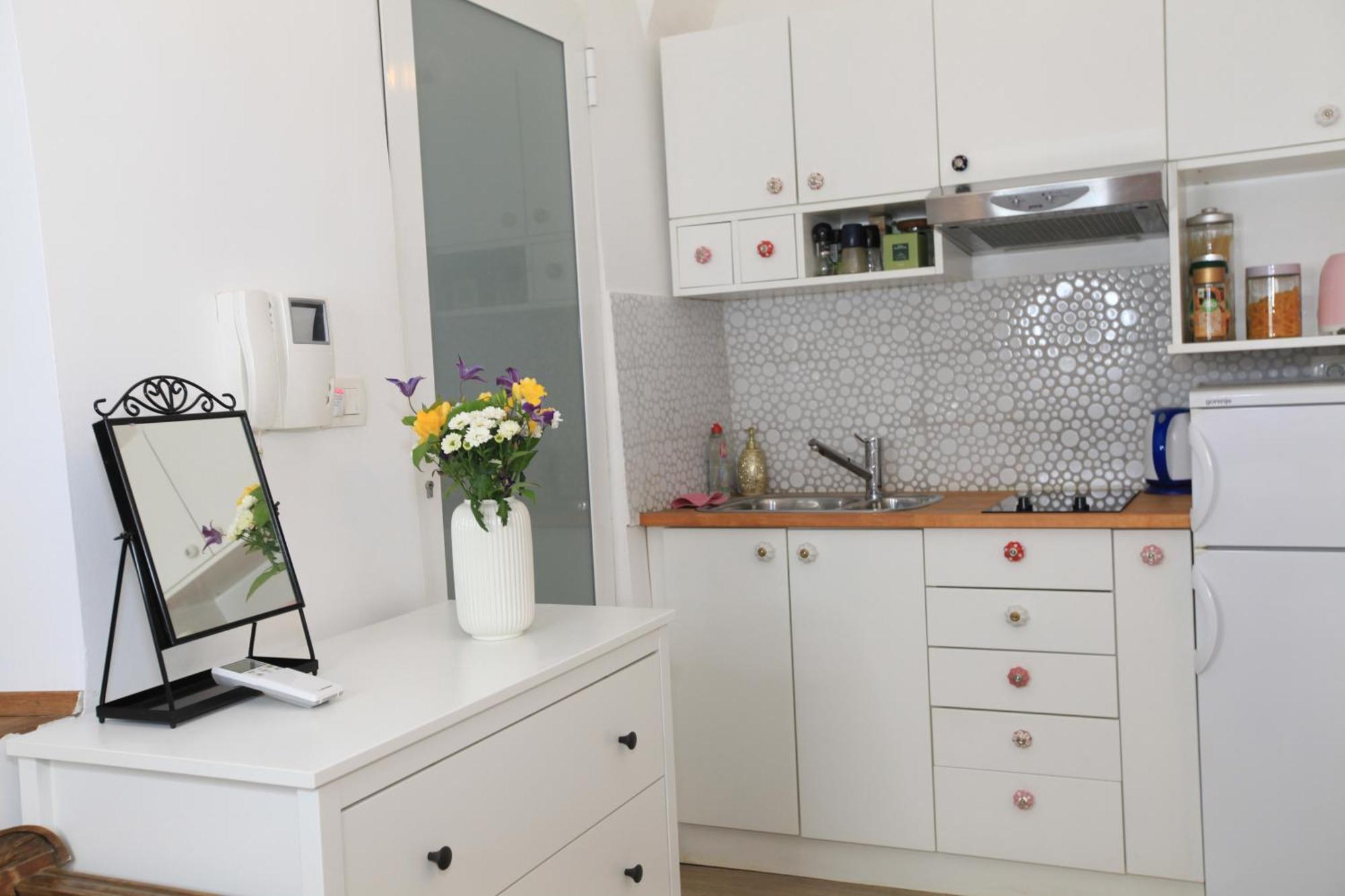 Apartment In The Heart Of Любляна Экстерьер фото
